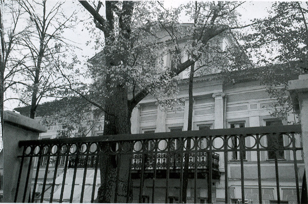 Здание гимназии К.К. Алелековой