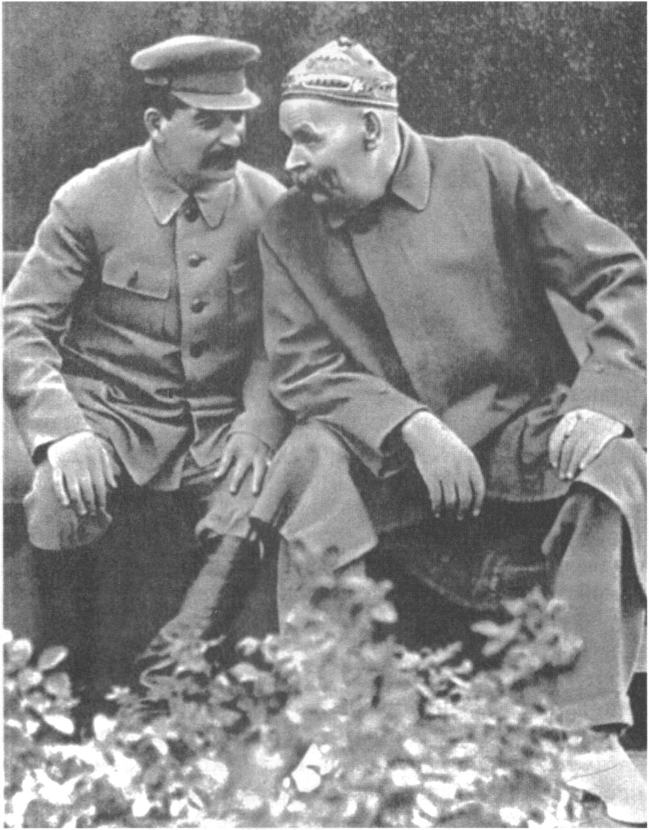 И.В. Сталин и А.М. Горький на даче в Горках. Разговор о кинокомедии