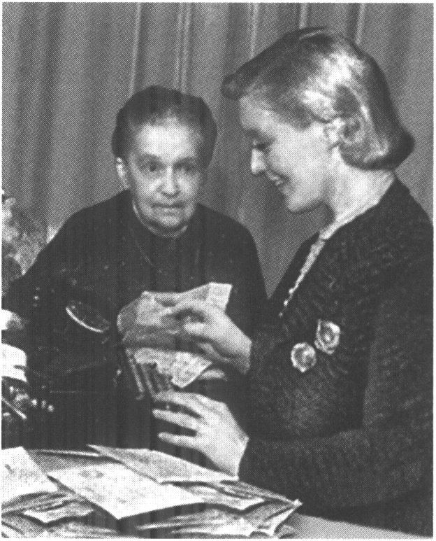 С ней же в 1940 году С ней же в 1940 году