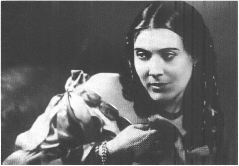 В роли Грушеньки в фильме «Петербургская ночь». 1934 г В роли Грушеньки в фильме «Петербургская ночь». 1934 г