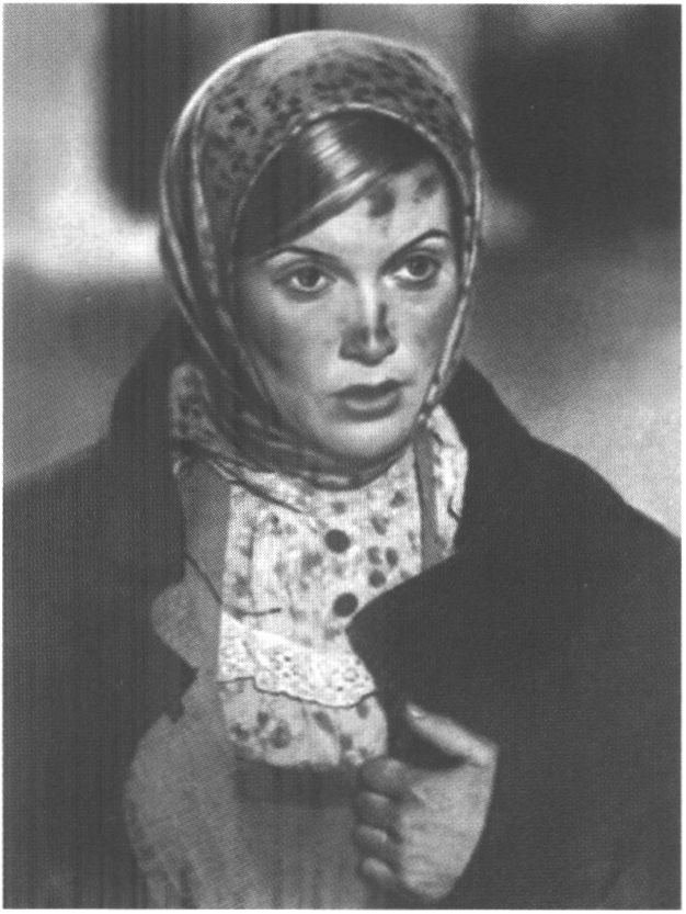 В роли Тани Морозовой в фильме «Светлый путь». 1940 г В роли Тани Морозовой в фильме «Светлый путь». 1940 г