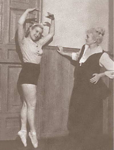 Сохранять форму актрисе помогали постоянные занятия в балетном классе
