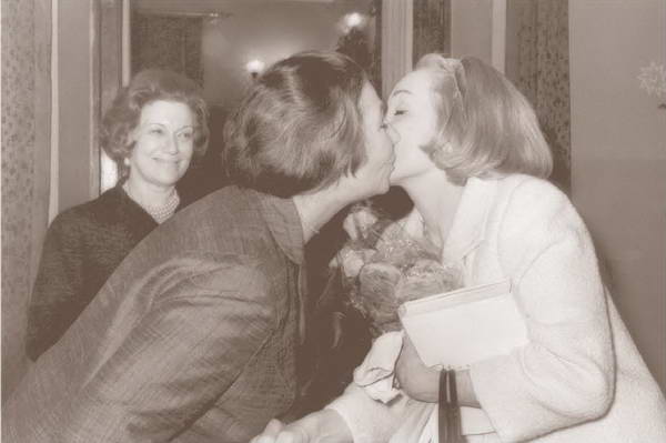 Орлова и Тамара Макарова встречают легендарную Марлен Дитрих. Фото 1964 г. из фондов РГАЛИ