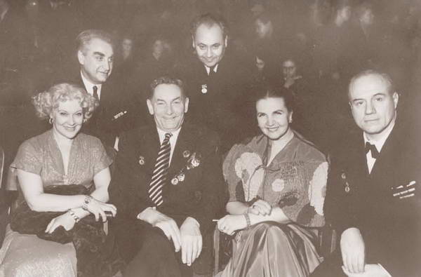 Орлова и Александров на юбилее В. Пудовкина. Фото 1953 г. из фондов РГАЛИ