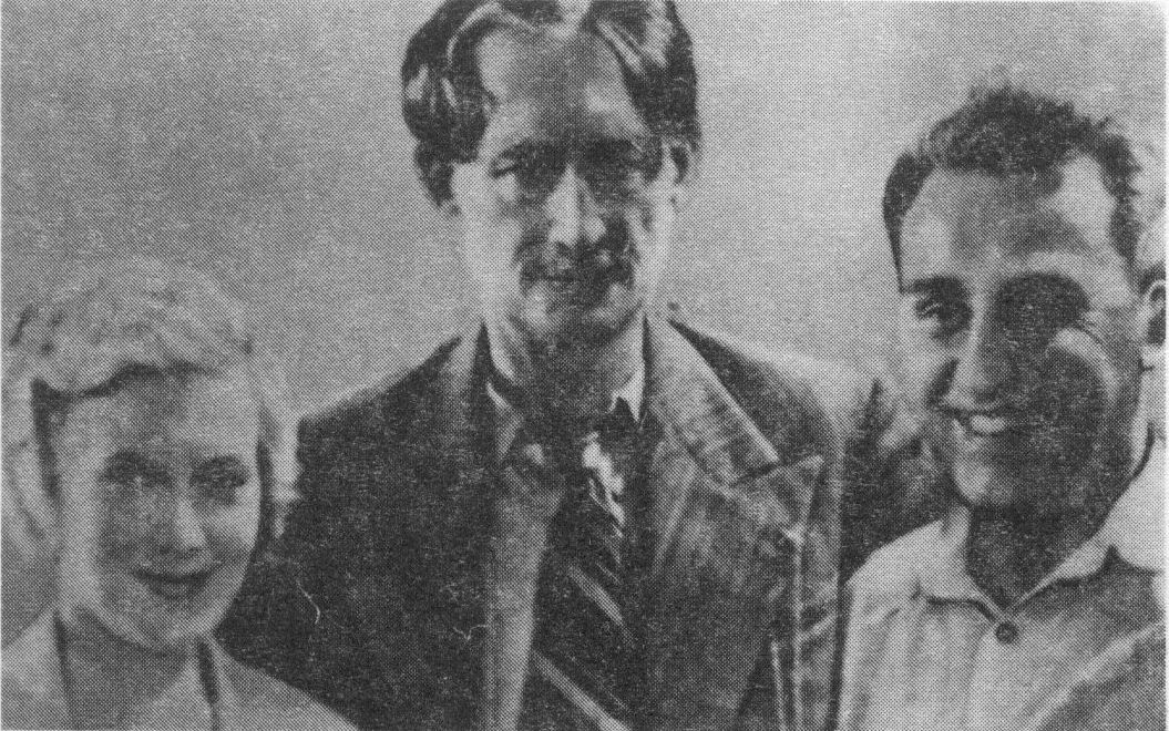 Л. Орлова с Анри Барбюсом и Г. Александровым (1935)